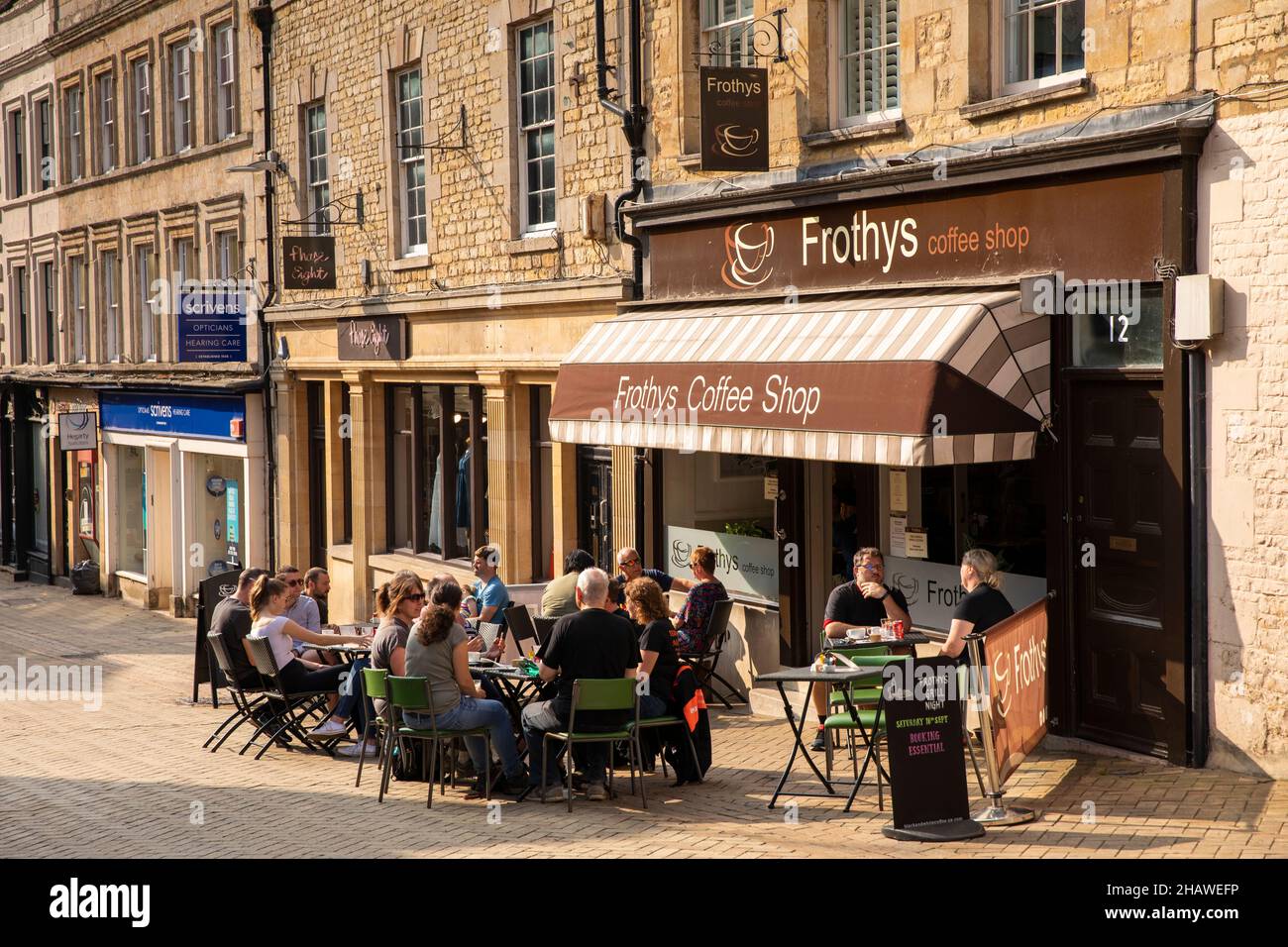 Großbritannien, England, Lincolnshire Stamford, Ironmonger Street, Frothy's Coffee Shop Stockfoto