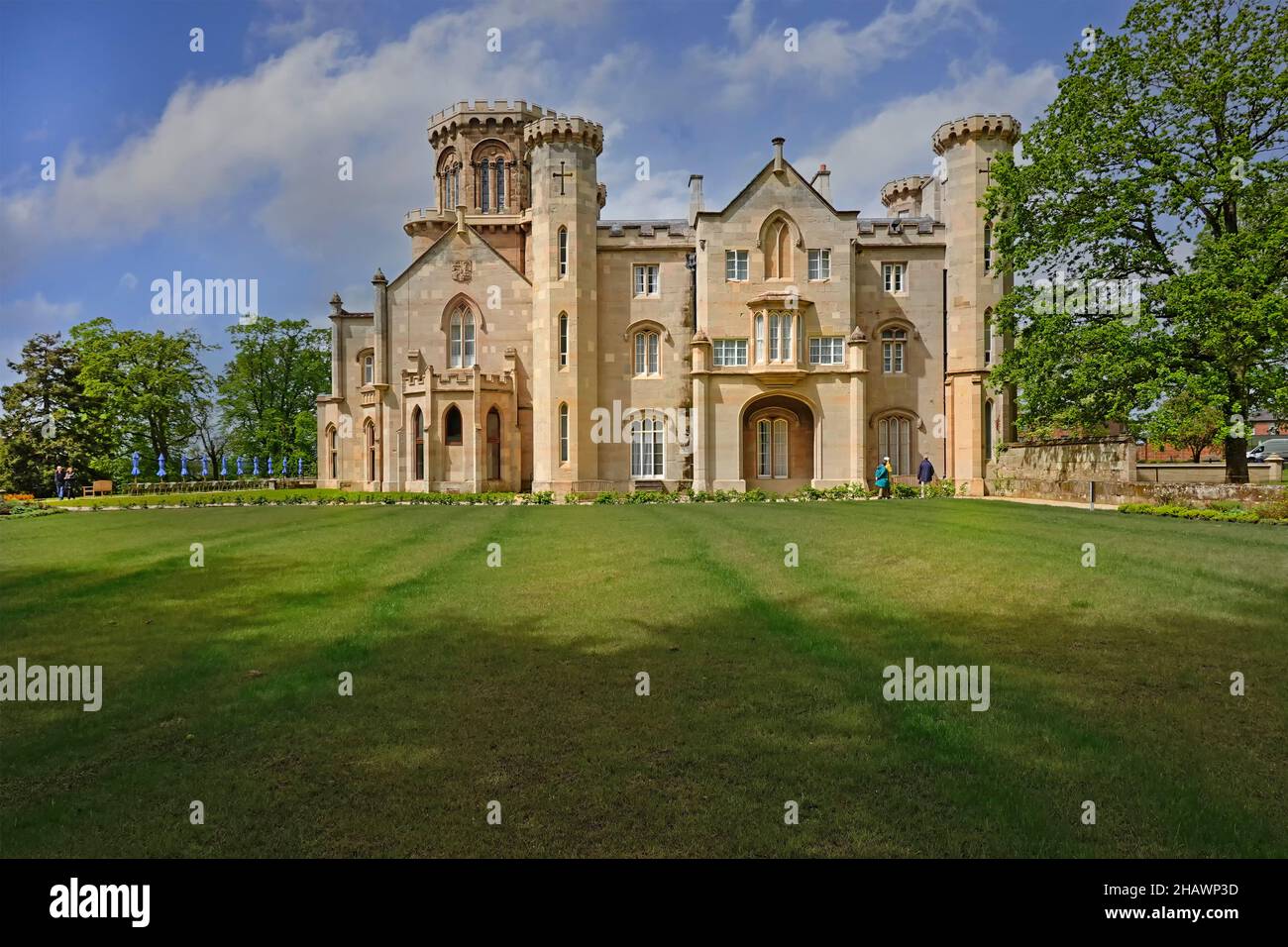 Teil der Gärten und Parklandschaft um das historische Studley Castle denkmalgeschützte Landhaus, das ein Warners Hotel in Warwickshire, England, errichtet Stockfoto