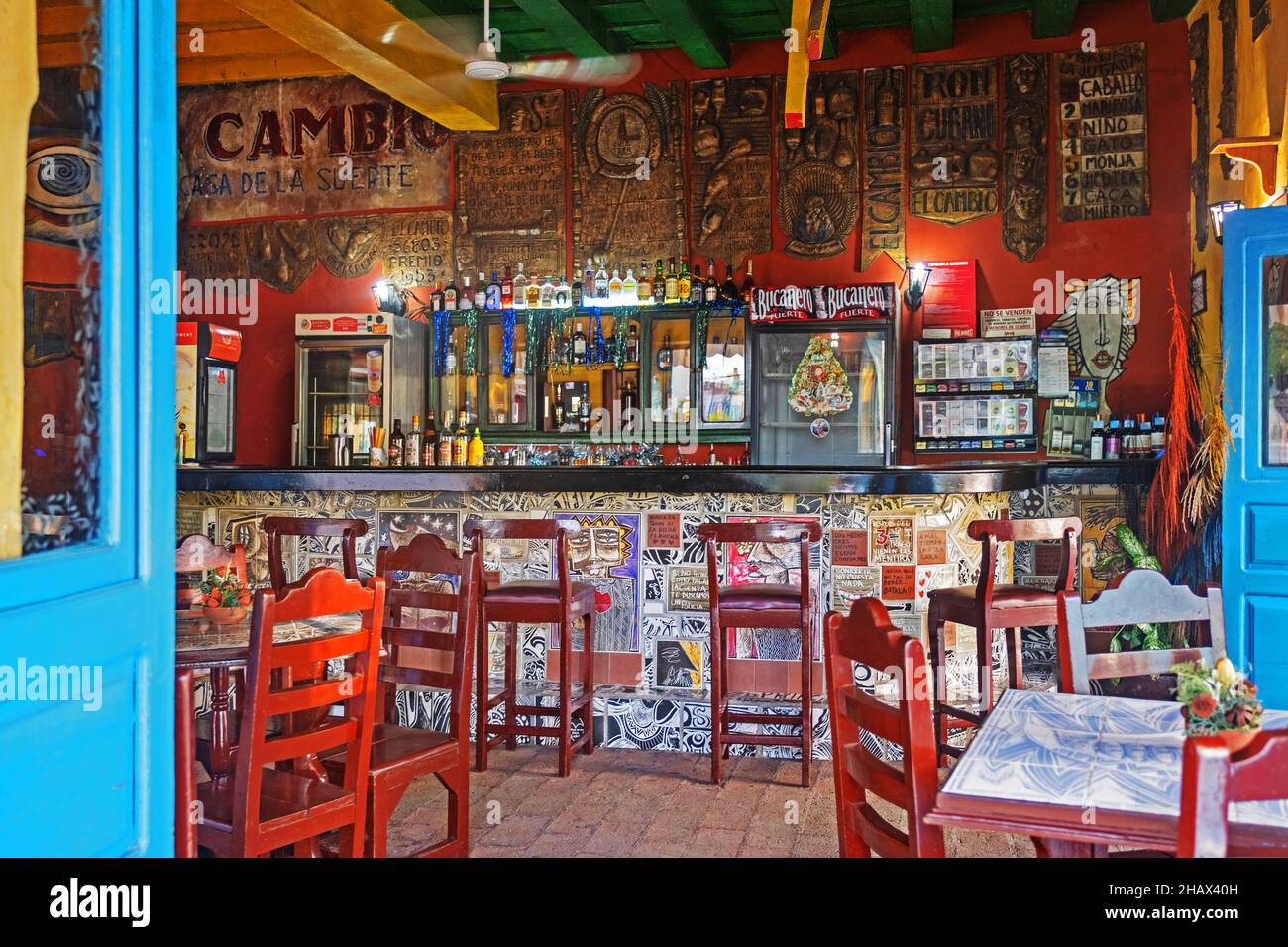 Interieur der traditionellen kubanischen Bar in der Altstadt der Stadt Camagüey auf der Insel Kuba, Karibik Stockfoto