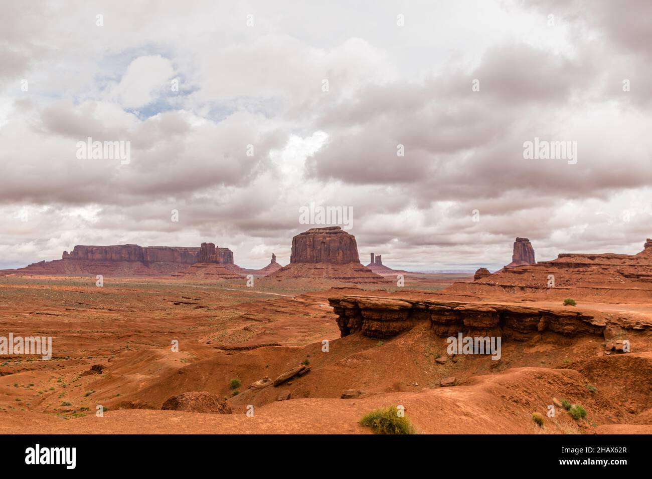 John Ford Point, umgeben von den massiven roten Sandsteinbuttes und Mesas Stockfoto
