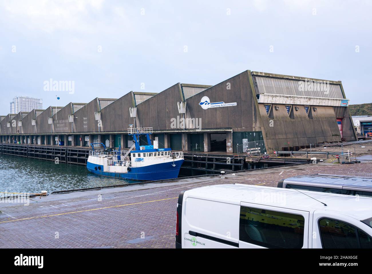 Bau der Fischauktion im Fischerdorf Scheveningen, in der Nähe von Den Haag, Niederlande. Stockfoto