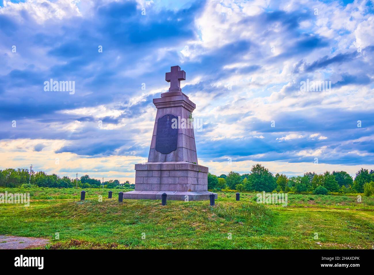 Die Gedenkstätte auf dem Schlachtfeld Poltawa mit dem Denkmal für die gefallenen Schweden aus den Russen, der Ukraine Stockfoto