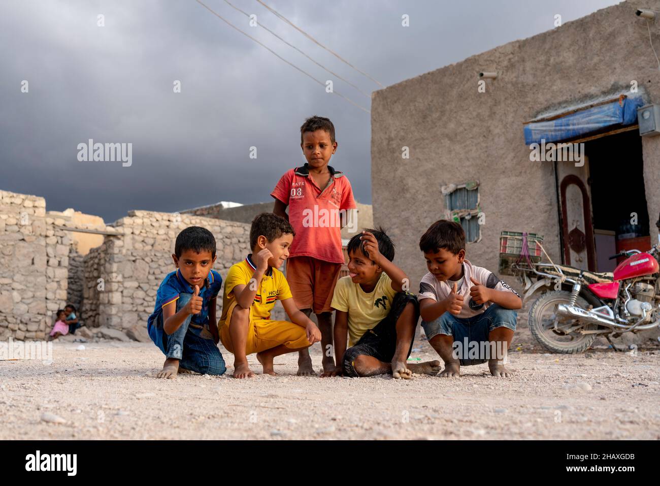 Arme, aber glückliche Kinder auf der Insel Socotra, Jemen, 22. Oktober 2021. (CTK Photo/Ondrej Zaruba) Stockfoto