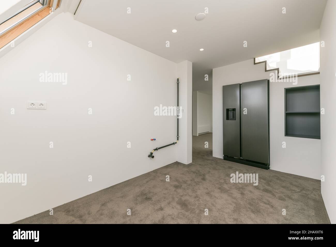 Von oben Stahl Produkt auf Betonboden auf kleinen Gießerei Stockfoto