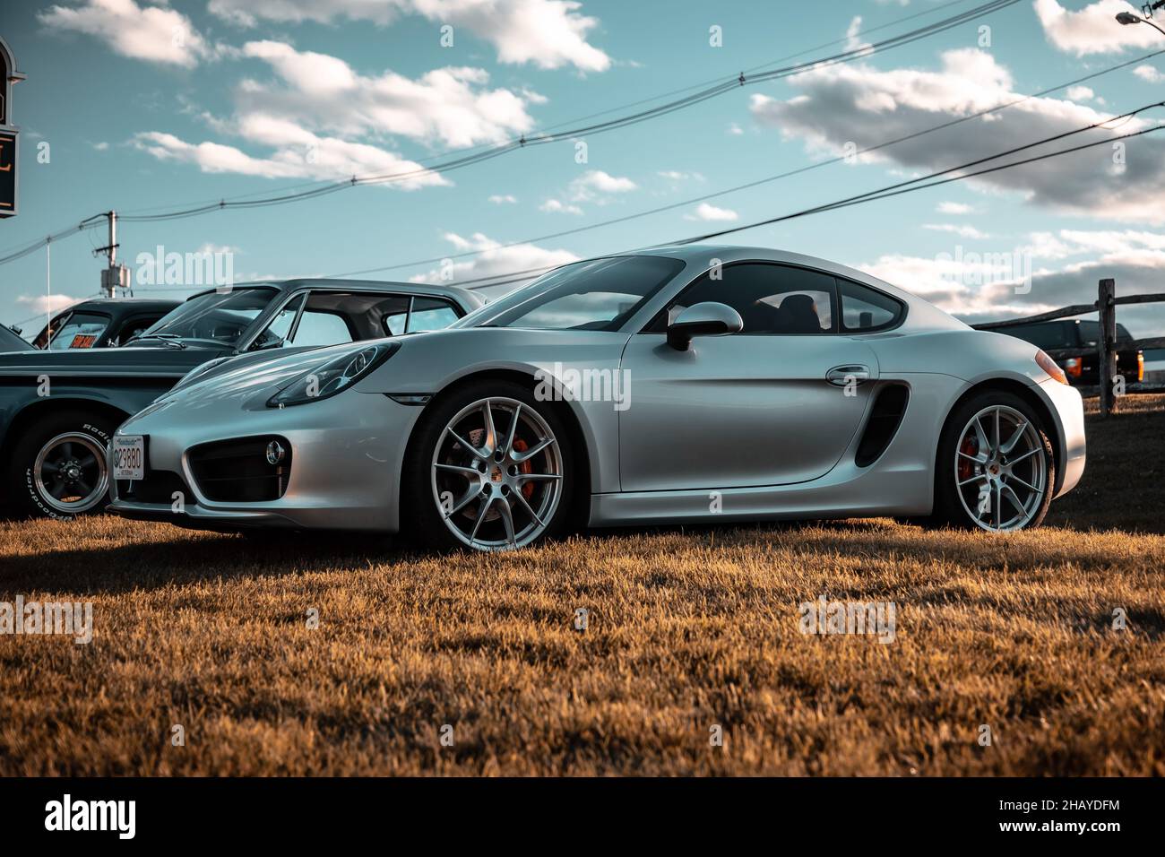 EPPING NH, USA - Jul 18, 2020: Eine Aufnahme eines schicken Autos in einer Autoausstellung in Epping NH, USA Stockfoto