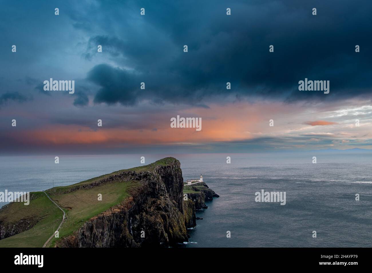 Neist Point Lighthouse, Neist Point, Isle of Skye, Inner Hebrides, Schottland, VEREINIGTES KÖNIGREICH Stockfoto