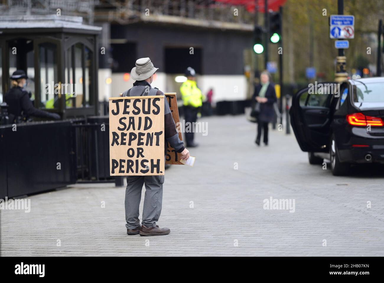 London, England, Großbritannien. Christlicher Wahlkämpfer, der an den meisten Tagen in Westminster vor dem Oberhaus zu sehen ist und seine Botschaft verbreitet. Stockfoto