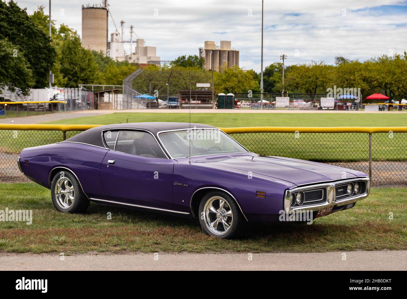 FRANKENMUTH, MI/USA - 10. SEPTEMBER 2021: Ein Dodge Charger aus dem Jahr 1971 beim Frankenmuth Auto Fest, das im Heritage Park stattfand. Stockfoto
