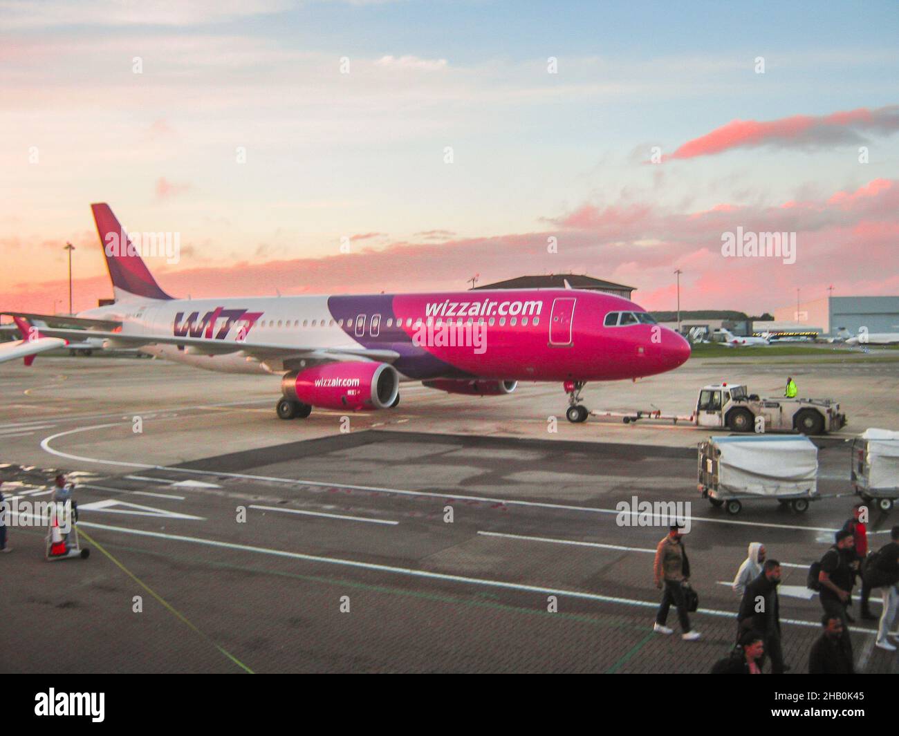 Wizz Air in Luton England Wizzair ist eine Low-Cost-Fluggesellschaft mit Sitz in Ungarn Stockfoto