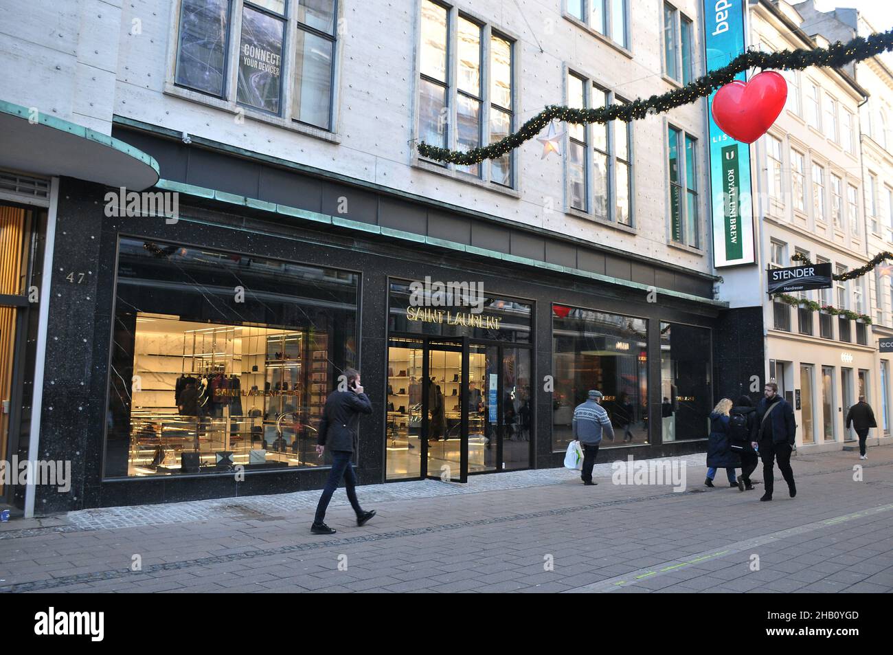 Kopenhagen/Dänemark./16 December 2021/Saint Laurent Store found News location on Stroeget dnish Financial stree in cpital. (Foto..Francis Joseph Dean/Dean Bilder) Stockfoto