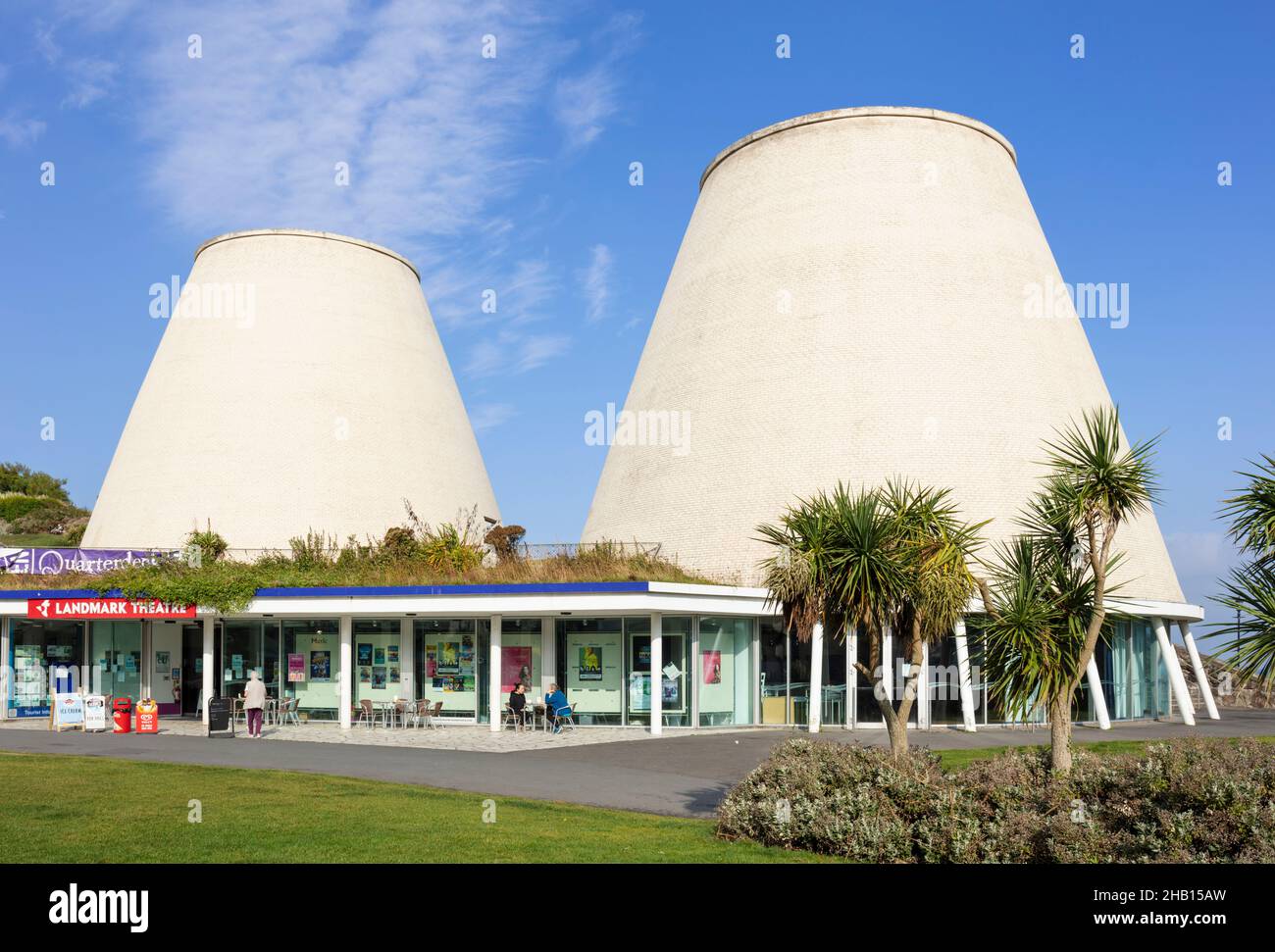 Das Landmark Theater und Touristeninformationszentrum in Jubilee Gardens Ilfracombe Devon England GB Europa Stockfoto