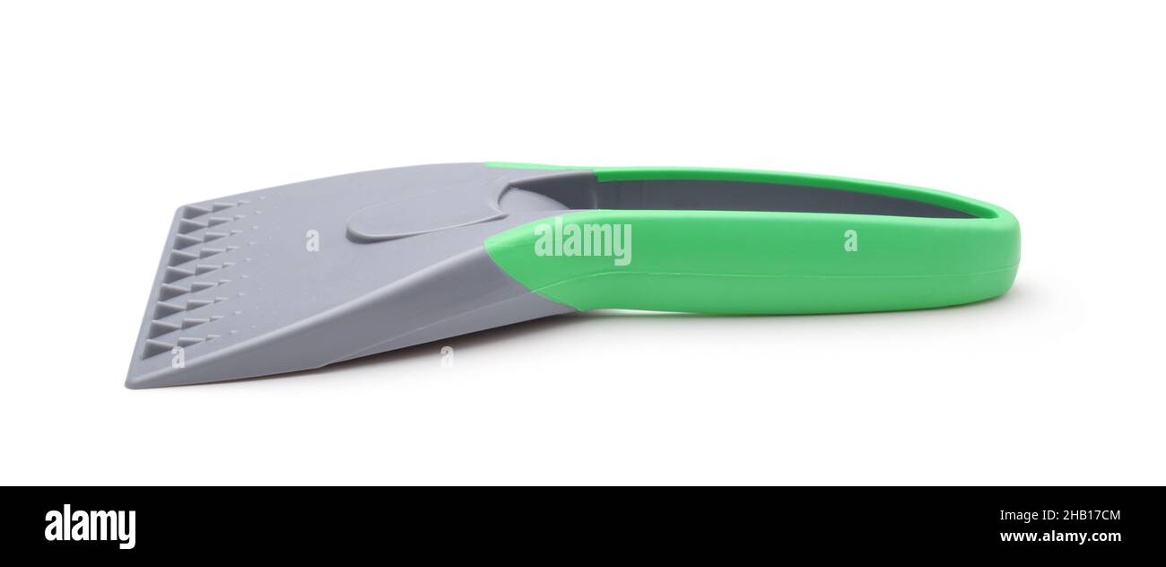 Kleiner Kunststoff-Eiskratzer isoliert auf weiß.Seitenansicht, horizontal. Stockfoto