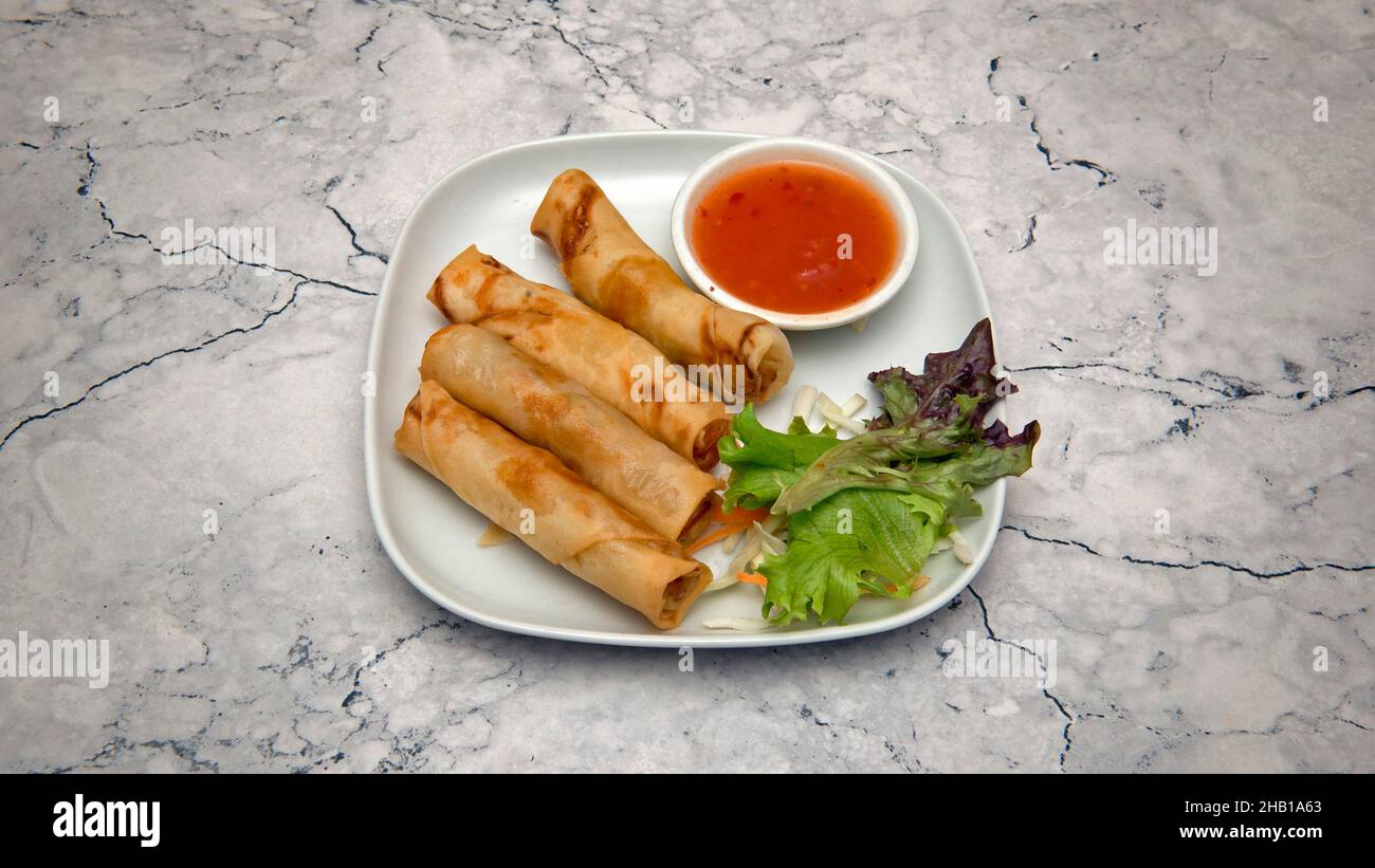 Lumpia: Japanische, thailändische, chinesische, koreanische, mongolische und orientalische Küche. Stockfoto