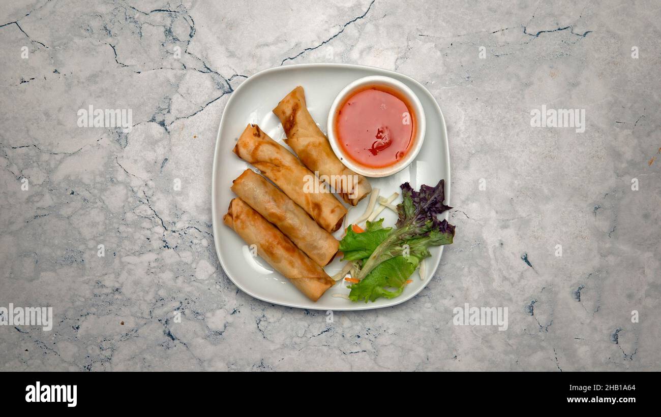 Lumpia: Japanische, thailändische, chinesische, koreanische, mongolische und orientalische Küche. Stockfoto