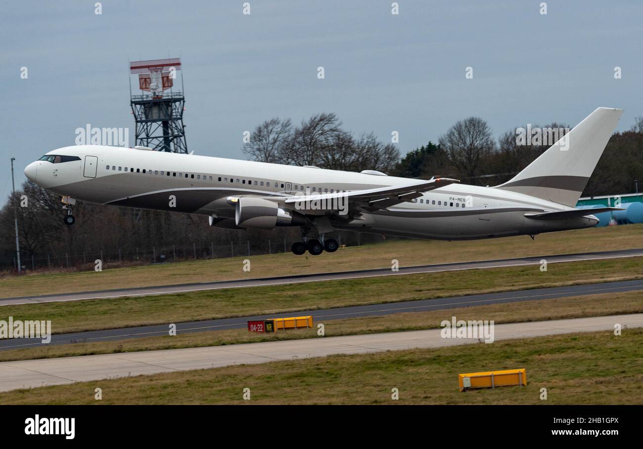 Stansted Airport, Essex, P4-MEX, ROMAN ABRAMOVICH, BOEING 767-300, Stockfoto