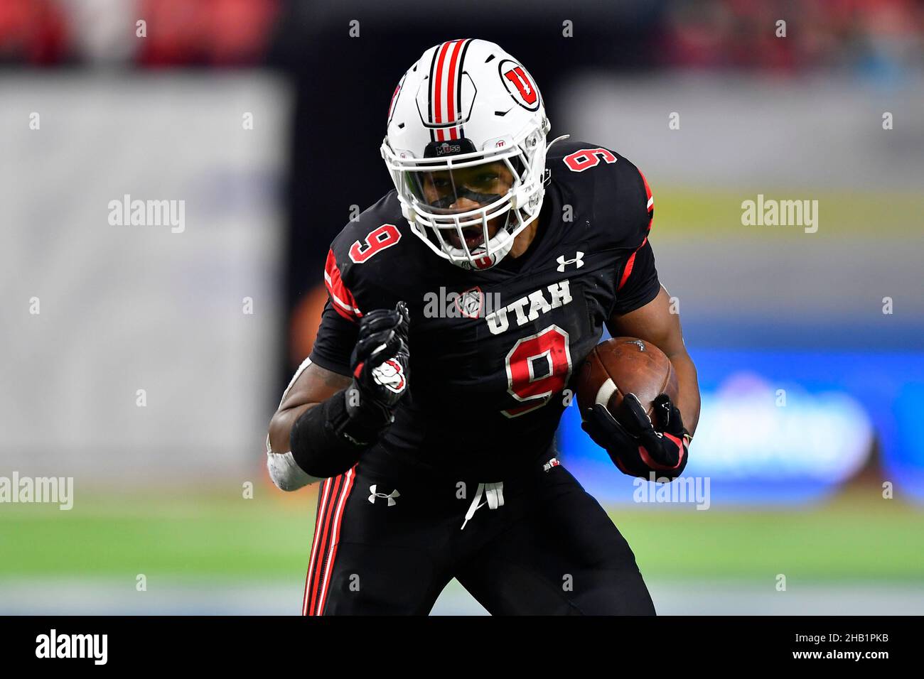 Beim Pac-12 Championship Game zwischen Oregon Ducks und Utah Utes am 3. Dezember 2021 im Allegiant Stadium in Las Vegas, Nevada, besiegten die Utes die Ducks Stockfoto