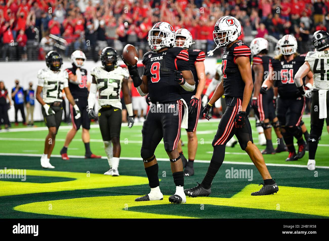 Utah Utes läuft zurück Tavion Thomas (9) erzielt einen Touchdown beim Pac-12 Championship Game zwischen Oregon Ducks und Utah Utes am 3. Dezember 2021 in Alleg Stockfoto