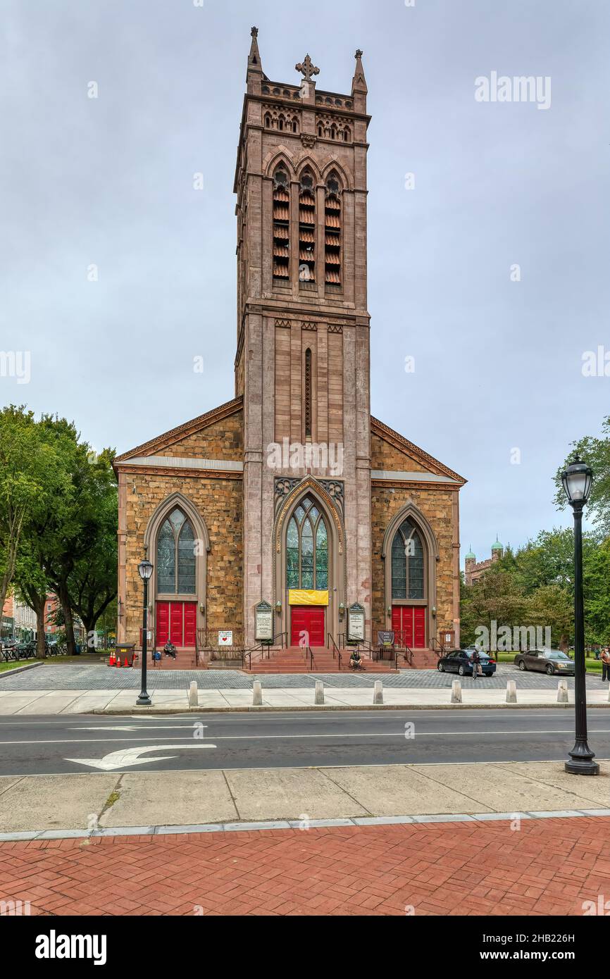 Trinity Episcopal Church, auch bekannt als Trinity Church on the Green, ist ein neugotisches Wahrzeichen, das 1816 fertiggestellt wurde. Ithial Town entwarf die Kirche mit New H Stockfoto