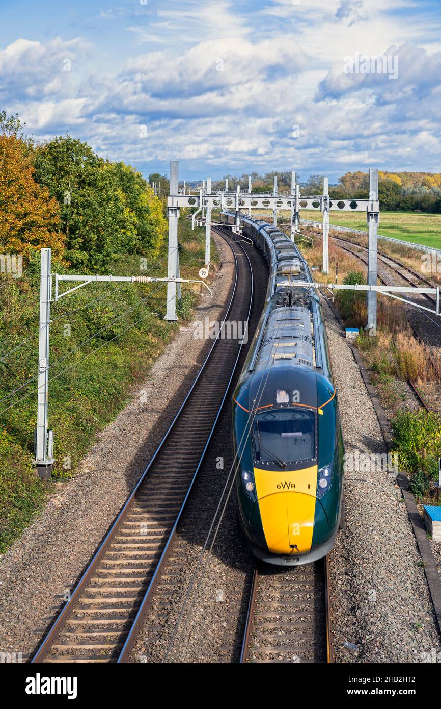 Großbritannien, England, Bekshire, Padworth Village, GWR Klasse 802 Zug auf der Hauptlinie zwischen Reading und Newbury in der Nähe von Aldermaston Stockfoto