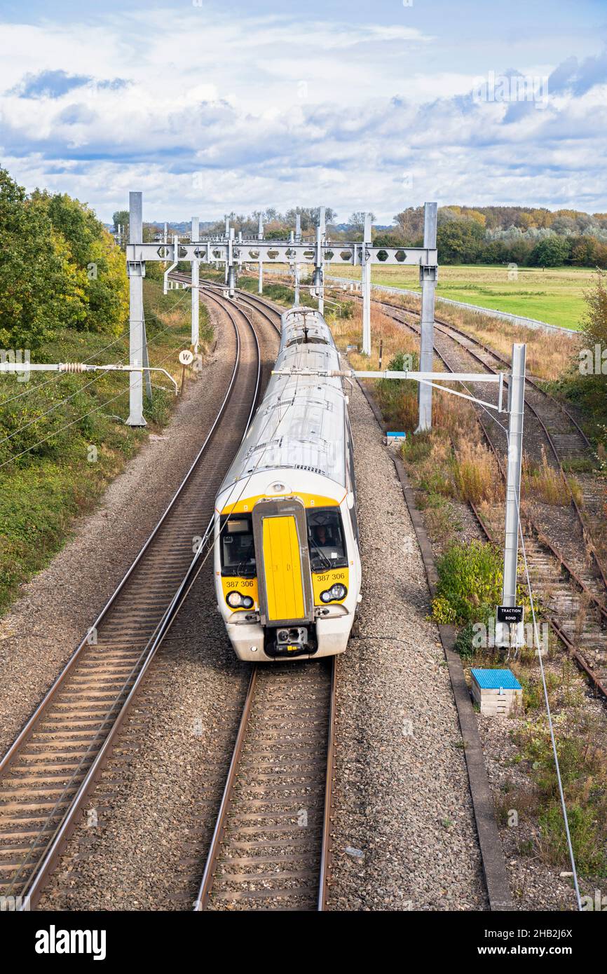 Großbritannien, England, Bekshire, Padworth Village, C2C Lokaler Personenzug der Klasse 387 auf der Hauptlinie zwischen Reading und Newbury in der Nähe von Aldermaston Stockfoto