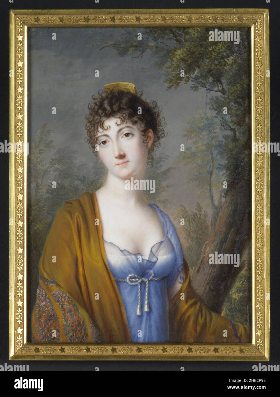 Dame in Blau mit gelbem Schal, Genot, französisch, aktiv 1800–1830, ca. 1800, Aquarell auf Elfenbein, hergestellt in Frankreich, Europa, Miniaturbilder, Gemälde, Gerahmt: 6 1/8 x 4 9/16 Zoll (15,6 x 11,6 cm Stockfoto