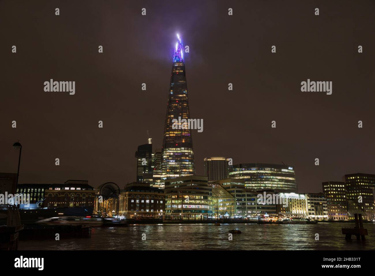 Shard Lights 2021 Display & London Bridge Hospital, London, England. Stockfoto