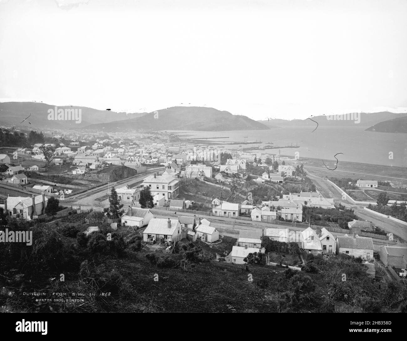 Dunedin aus dem Südwesten 1868, Burton Brothers Studio, Fotostudio, 1868, Dunedin, Schwarzweiß-Fotografie Stockfoto