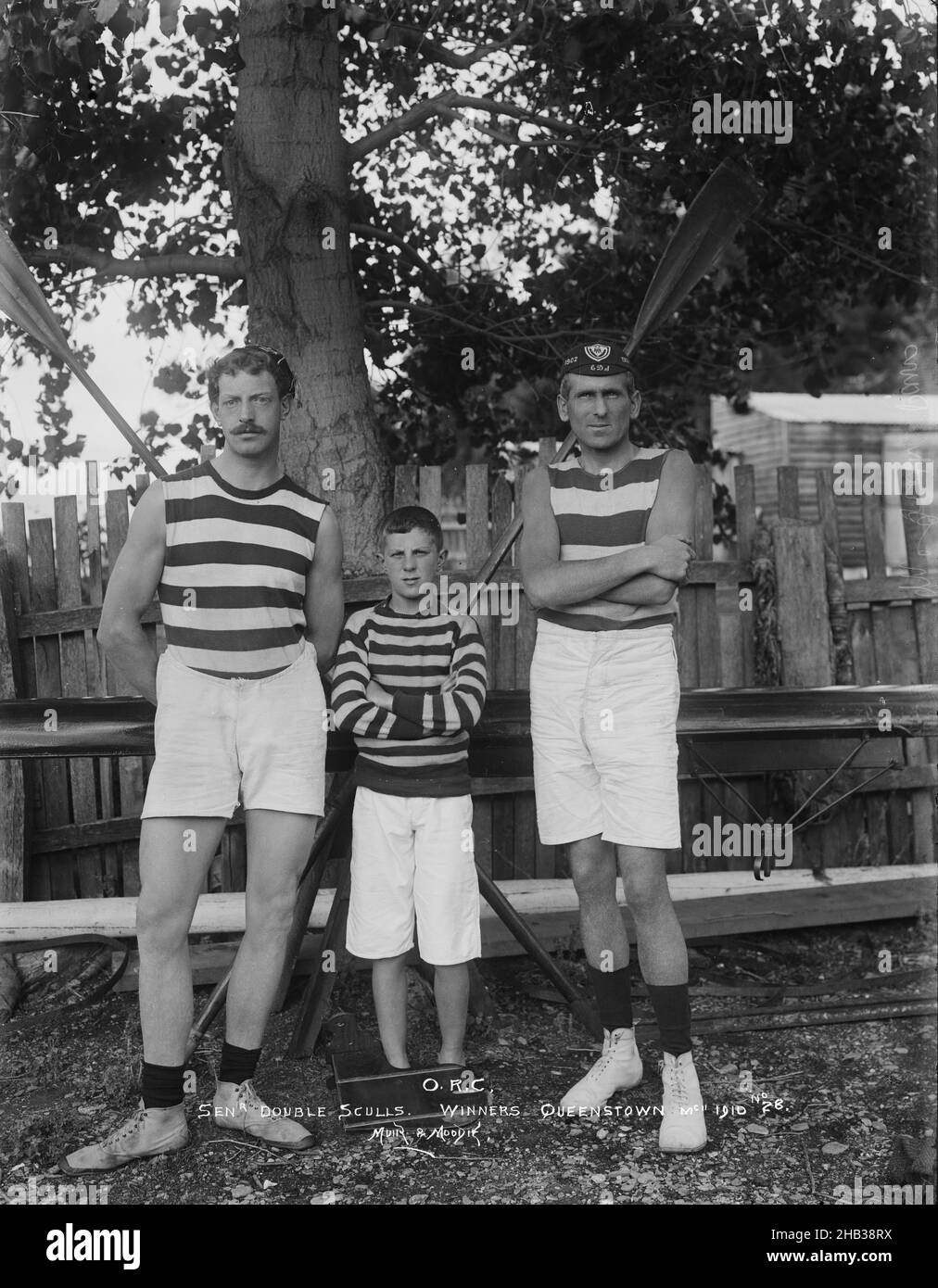 O.R.C. Senior Double Sculls Gewinner, Queenstown, Muir & Moodie Studio, Fotostudio, Neuseeland, Schwarz-Weiß-Fotografie Stockfoto