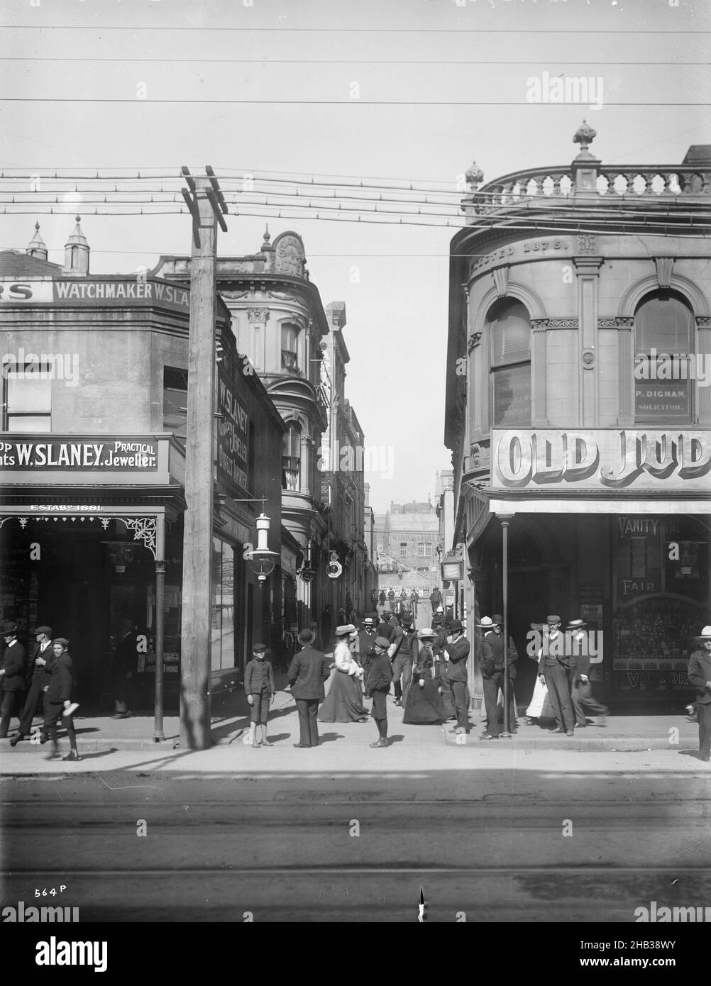 [Famous Vulcan Lane], Muir & Moodie Studio, Fotostudio, 1905, Dunedin, Gelatine Dry Plate Process Stockfoto