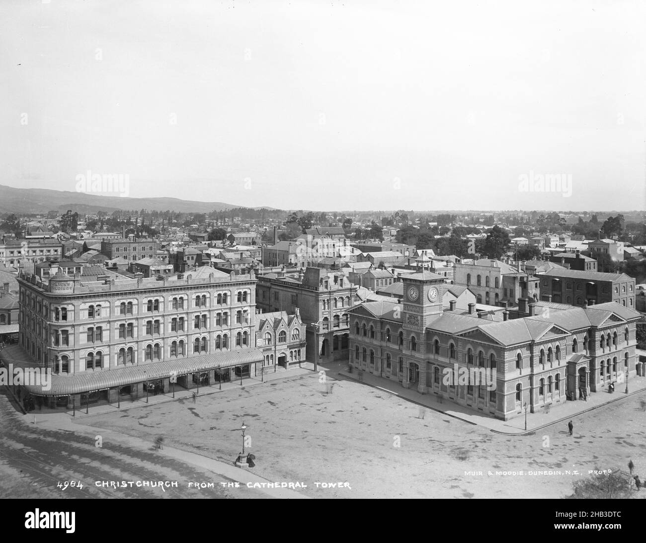 Christchurch vom Cathedral Tower, Burton Brothers Studio, Fotostudio, Neuseeland, Gelatine Dry Plate Process, Bilddarsteller Mortens Gebäude im Erdgeschoss ist J.W. Gibb, Importeur von Künstlermaterialien usw. Stockfoto