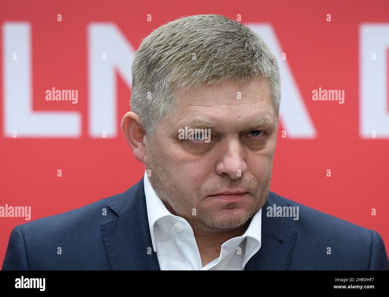 Bratislava, Slowakei. 01st März 2020. DATEI FOTO der ehemalige slowakische Premierminister Robert Fico während der Pressekonferenz in Bratislava, Slowakei, 1. März 2020. Die slowakische Polizei nahm den Oppositionsführer Smer-Sozialdemokratie und Ex-Premierminister Robert Fico im Vorfeld einer Massenveranstaltung fest, die er am Donnerstag, dem 16. Dezember 2021, zum Protest gegen das Kabinett und Präsident Zuzana Caputova einberufen hatte, beschuldigte ihn der Anstiftung und ließ ihn dann frei, wobei Fico die Anschuldigung abgab. Quelle: Ondrej Deml/CTK Photo/Alamy Live News Stockfoto