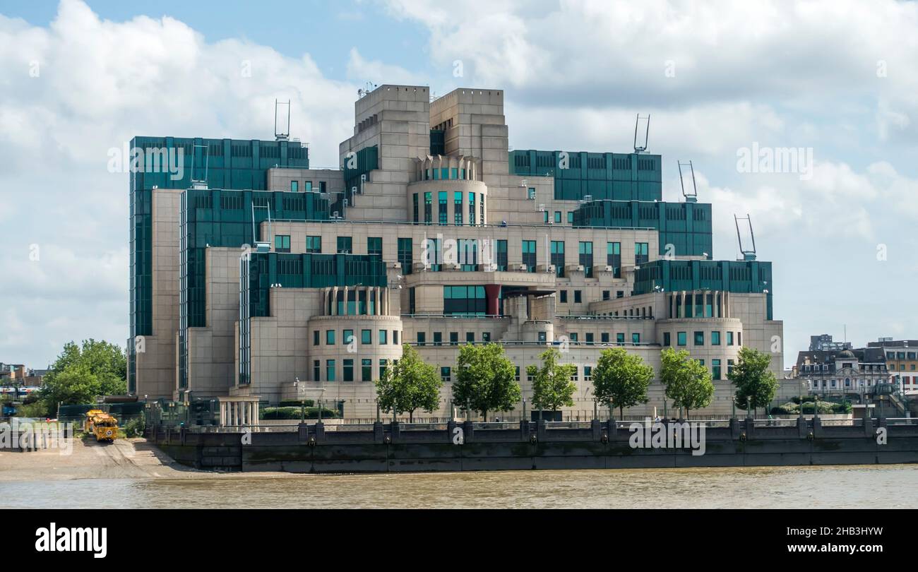MI6 HQ SIS Building Vauxhall Cross Houses, River Thames, London, England, Großbritannien Stockfoto