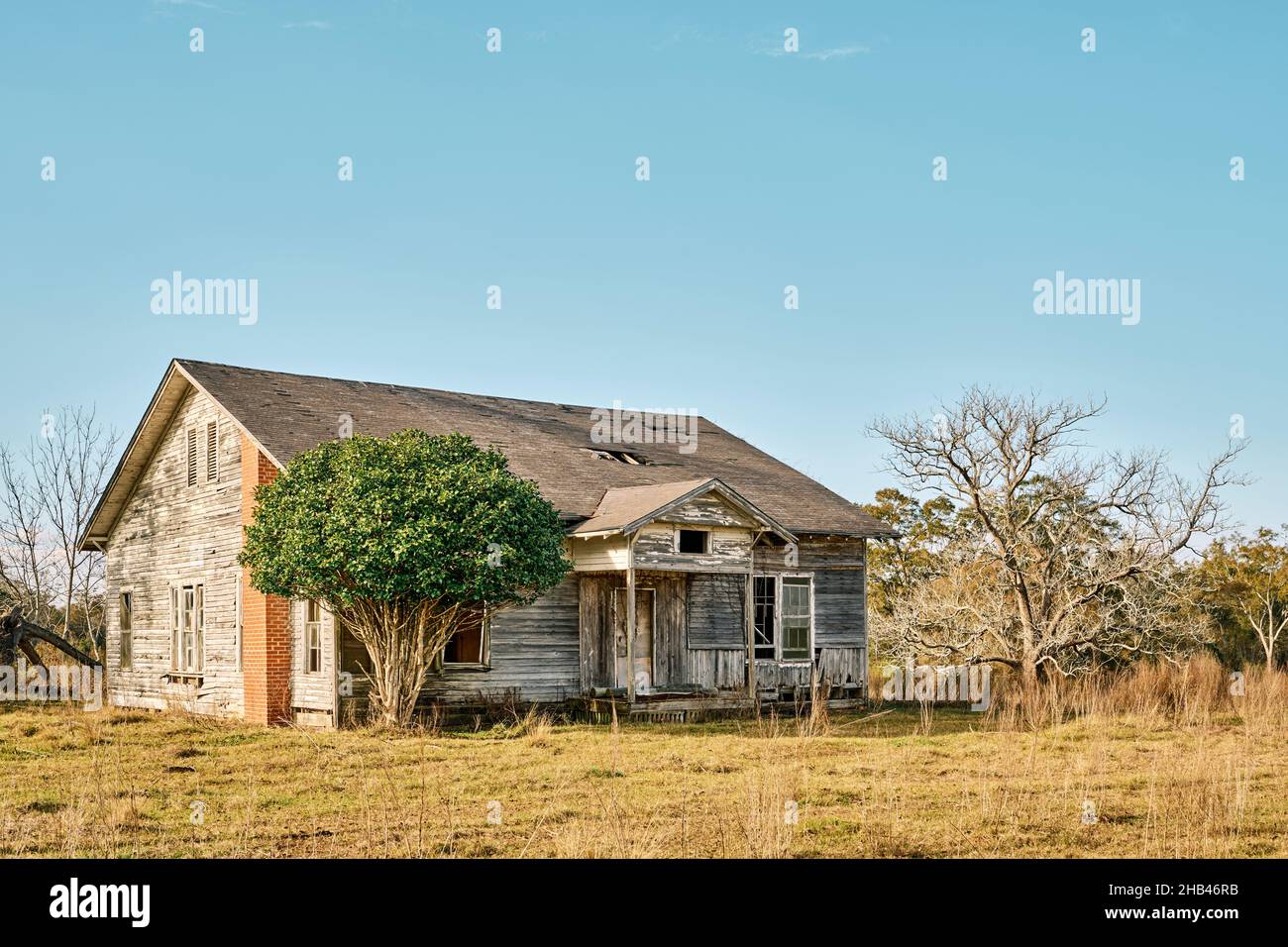 Alte verlassene ländliche südlichen hölzernen Bauernhaus im ländlichen Alabama, USA. Stockfoto