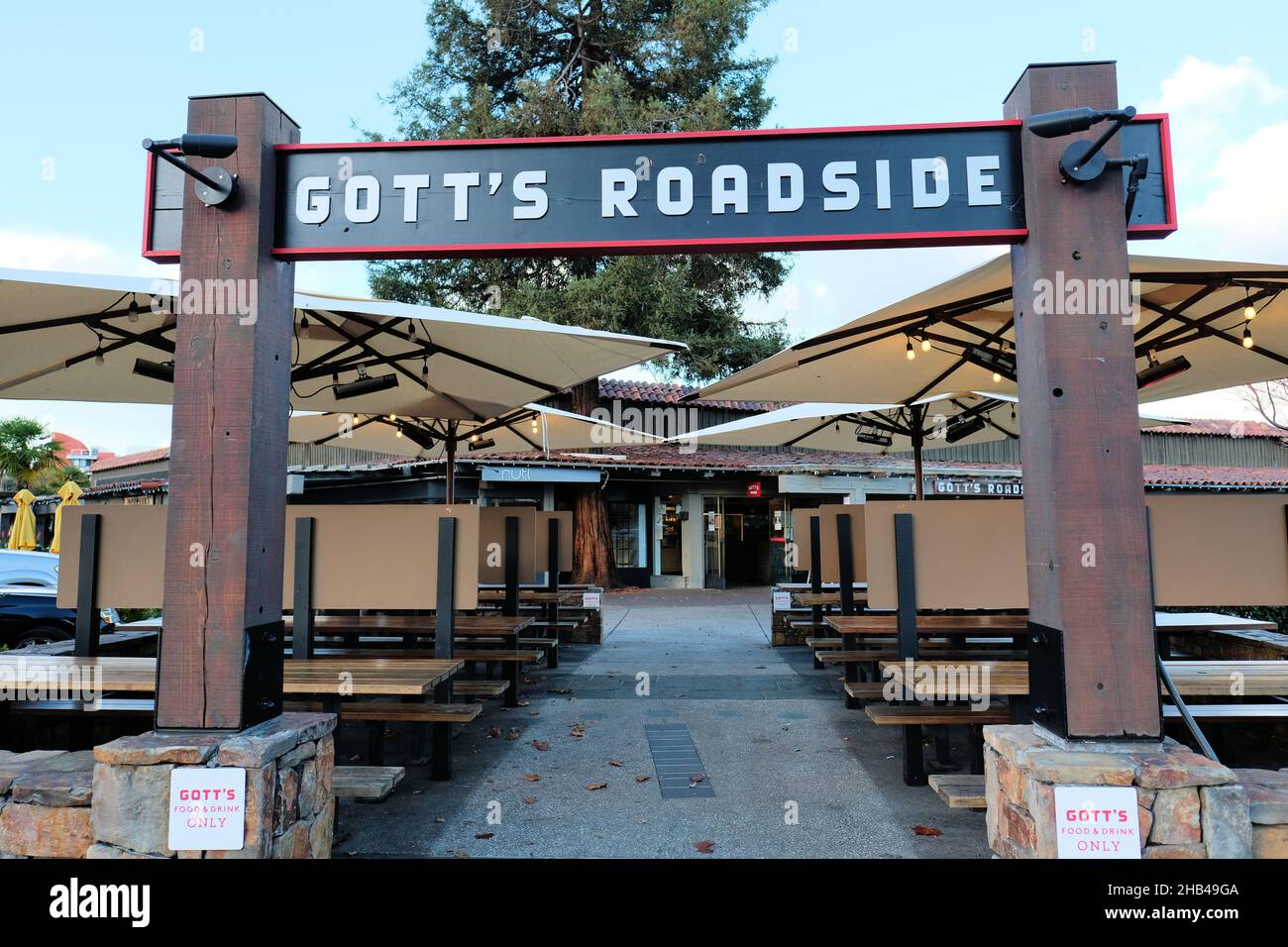 Eingang zur Terrasse von Gott's Roadside in Palo Alto, einer Restaurantgruppe aus Nordkalifornien mit sieben Standorten in der San Francisco Bay Area. Stockfoto