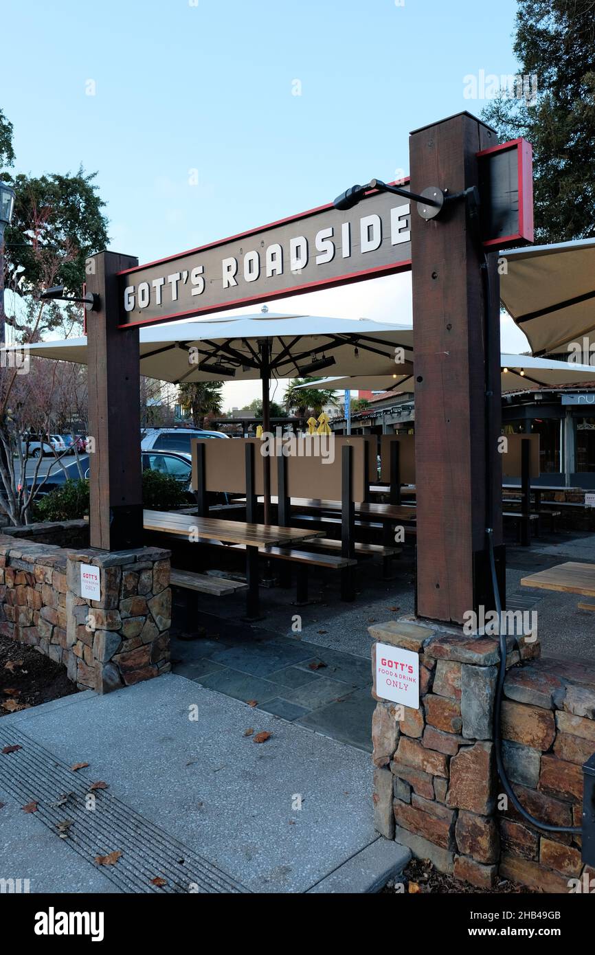 Eingang zur Terrasse von Gott's Roadside in Palo Alto, einer Restaurantgruppe aus Nordkalifornien mit sieben Standorten in der San Francisco Bay Area. Stockfoto