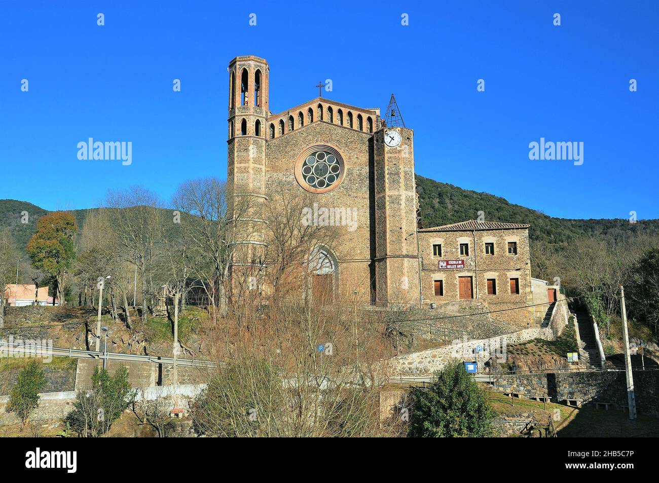 Neue Kirche von Sant Joan les Fonts in der Garrotxa Region der Provinz Gerona, Katalonien, Spanien Stockfoto