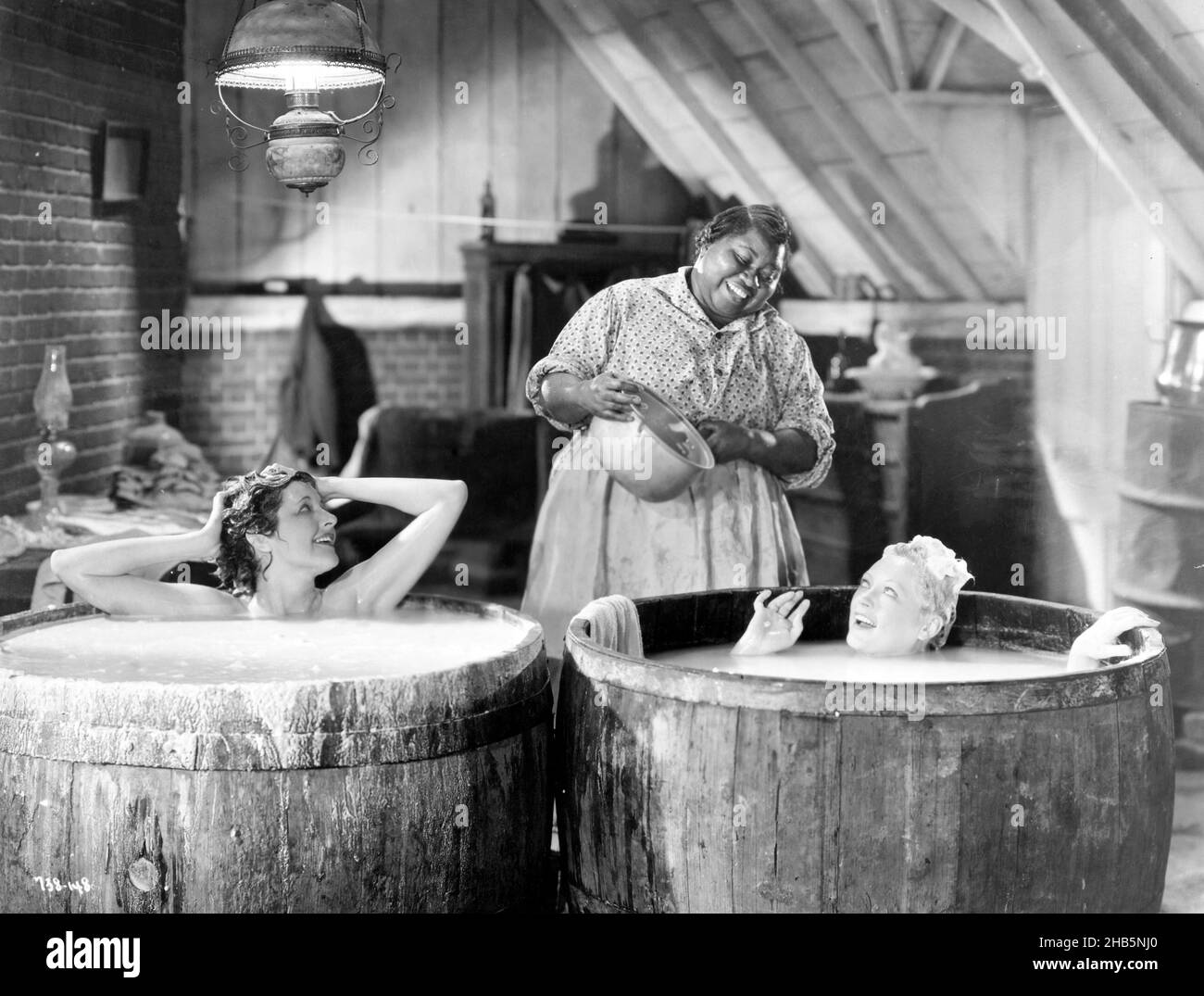 HATTIE MCDANIEL, KATHERINE ALEXANDER und MARION DAVIES in OPERATOR 13 (1934), Regie: RICHARD BOLESLAVSKI. Kredit: M.G.M. / Album Stockfoto