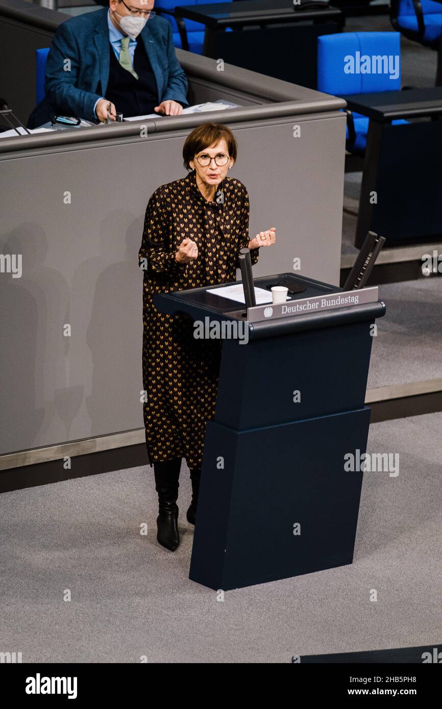 Berlin, Deutschland. 16th Dez 2021. Bettina stark-Watzinger, deutsche Ökonomin und Politikerin der FDP. (Foto von Ralph Pache/PRESSCOV/Sipa USA) Quelle: SIPA USA/Alamy Live News Stockfoto