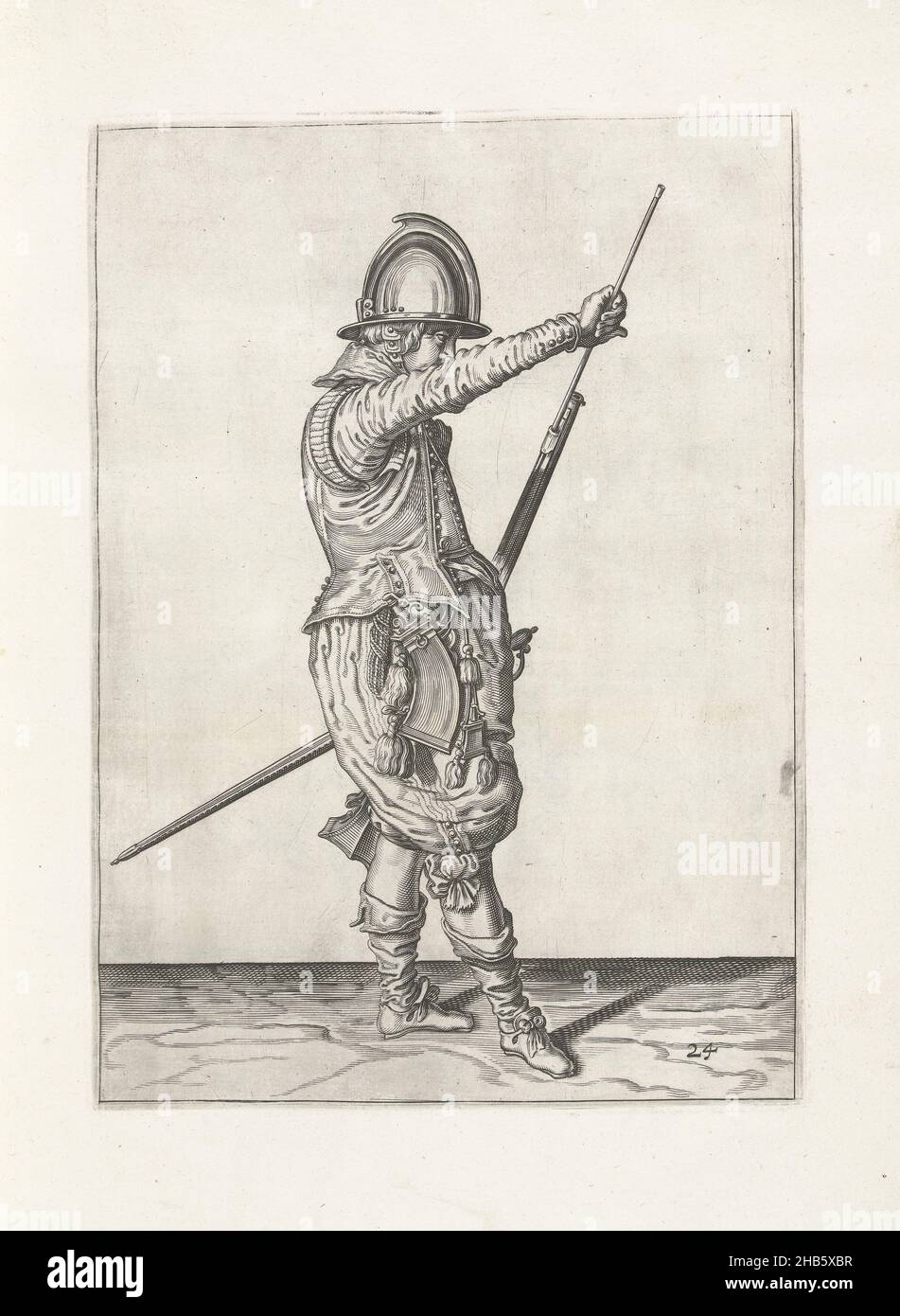 Soldat, der seine Ramrod aus dem Halter unter dem Lauf seines Steuerruders entfernt (Nr. 24), c. 1600, Ein Soldat, voller Länge, rechts, hält ein Steuerruder (eine bestimmte Art von Schusswaffe) mit seiner linken Hand in der Nähe seines linken Oberschenkels und entfernt die Ramrod aus dem Halter unter dem Lauf mit seiner rechten Hand (Nr. 1) 24), c. 1600. Tafel 24 in der Anleitung zum Umgang mit dem Ruder: Corte onderwysinghe op de figuerliicke afbeeldinghe, belanghende t'rechte ghebruyck des Roers. Teil der Illustrationen in: J. de Gheyn, Wapenhandelinghe van Roers Musquetten ende speiessen, 's-Gravenhage, 1607. Kampfkunst um 1600 Stockfoto