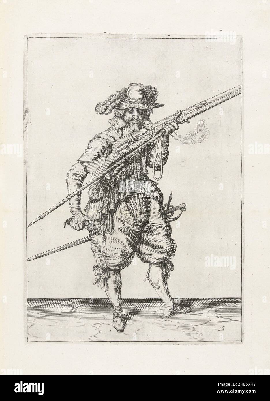 Soldat bläst Funken weg von der Pfanne seiner Muskete (Nr. 16), c. 1600, Ein Soldat, in voller Länge, rechts, hält eine Muskete (eine bestimmte Art von Schusswaffe) in der Nähe seines Mundes und bläst über die Pfanne (das Pulverreservoir) (no 16), c. 1600. In seiner linken Hand, neben der Muskete, eine Pelze (Musketgabel) und ein brennender Docht. In seiner rechten Hand ein Pulverkolben. Tafel 16 in der Anleitung für den Umgang mit der Muskete: Corte onderrechtinghe op de figuerliicke afbeeldinghe, soo veel aengaet het recht ghebruyck vant Musquet. Teil der Illustrationen in: J. de Gheyn, Wapenhandelinghe van Roers Stockfoto