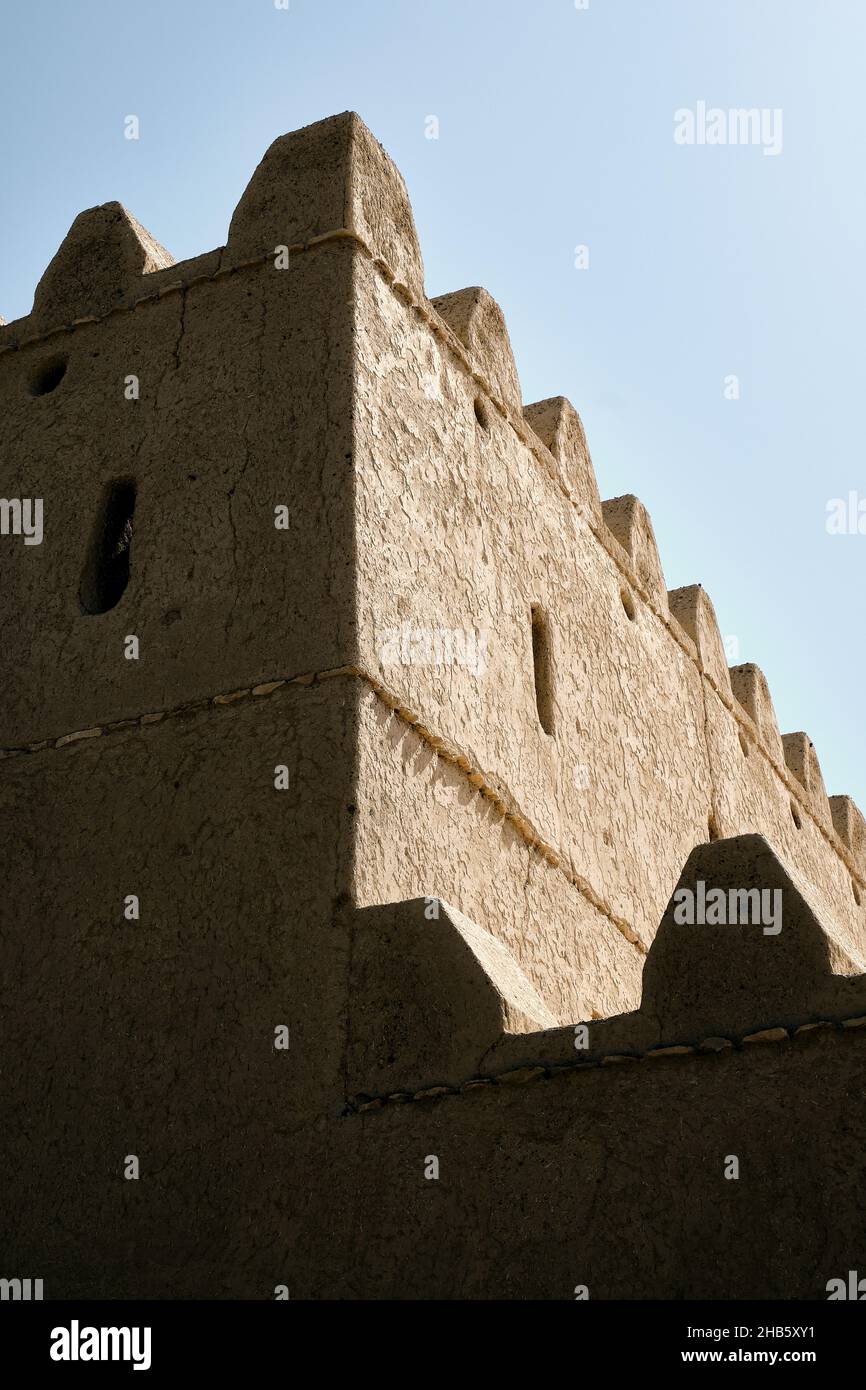Low-Angle-Aufnahme des Qasr Al Muwaiji Fort in Al Ain Stockfoto