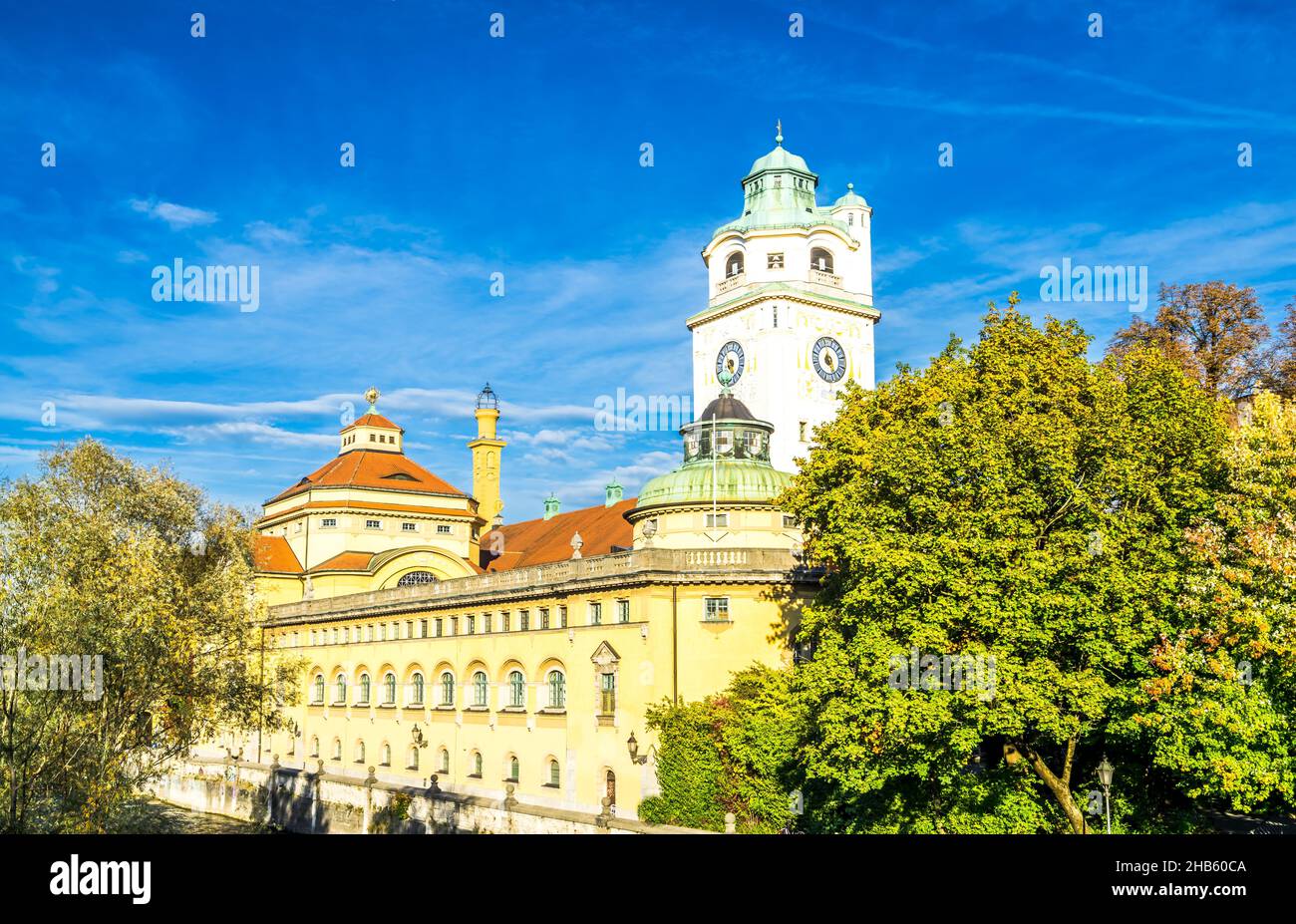 Öffentliches Bad Muellersches Volksbad an der Isar, München, Deutschland Stockfoto
