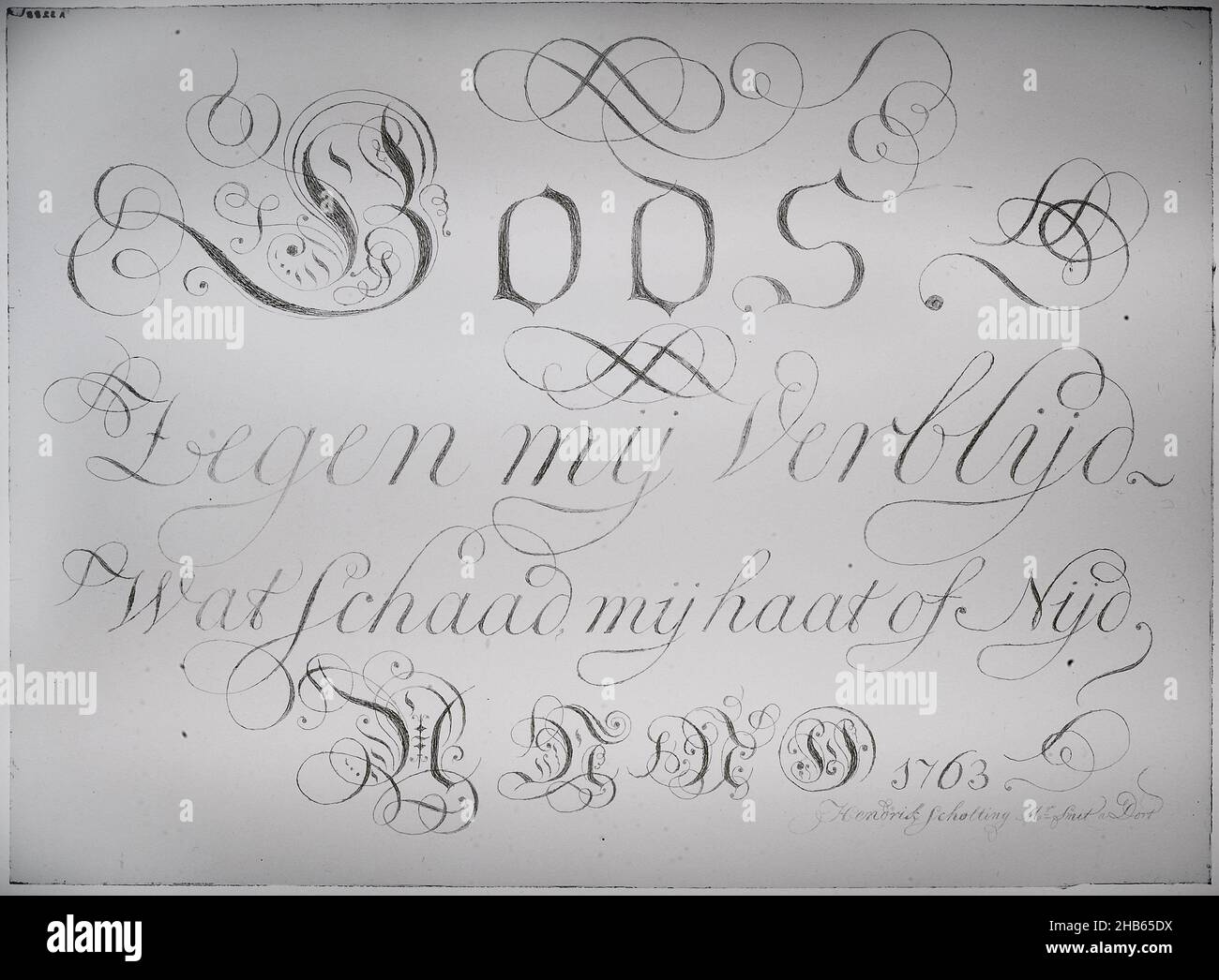 Diamant mit der Aufschrift: 'Gottes Segen freut mich. Was für ein Schaden, mich hassen oder beneiden., Rechteckige Raute, auf der in gotischen und kursiven Buchstaben die folgende Inschrift kalligraphiert ist: 'Gottes, segne mich, freue mich., Was für ein Schaden, mich hassen oder beneiden., Anno 1763'. Unten rechts die Unterschrift „Hendrik Scholting Mr Smit a dort“., Hendrik Scholting, Dordrecht, 1763, Glas, Höhe 24,9 cm × Durchmesser 34 cm Stockfoto