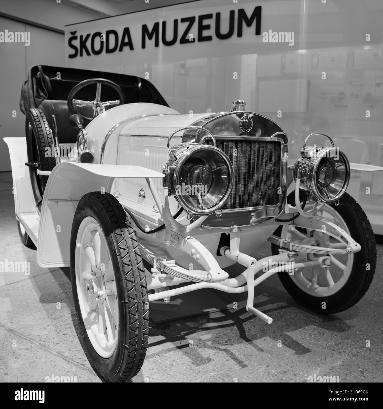 MLADA BOLESLAV, TSCHECHISCHE REPUBLIK - 06. Jan 2019: Das Automobilmuseum Skoda stellt die Geschichte der Firma Skoda und Laurin & Klement vor Stockfoto