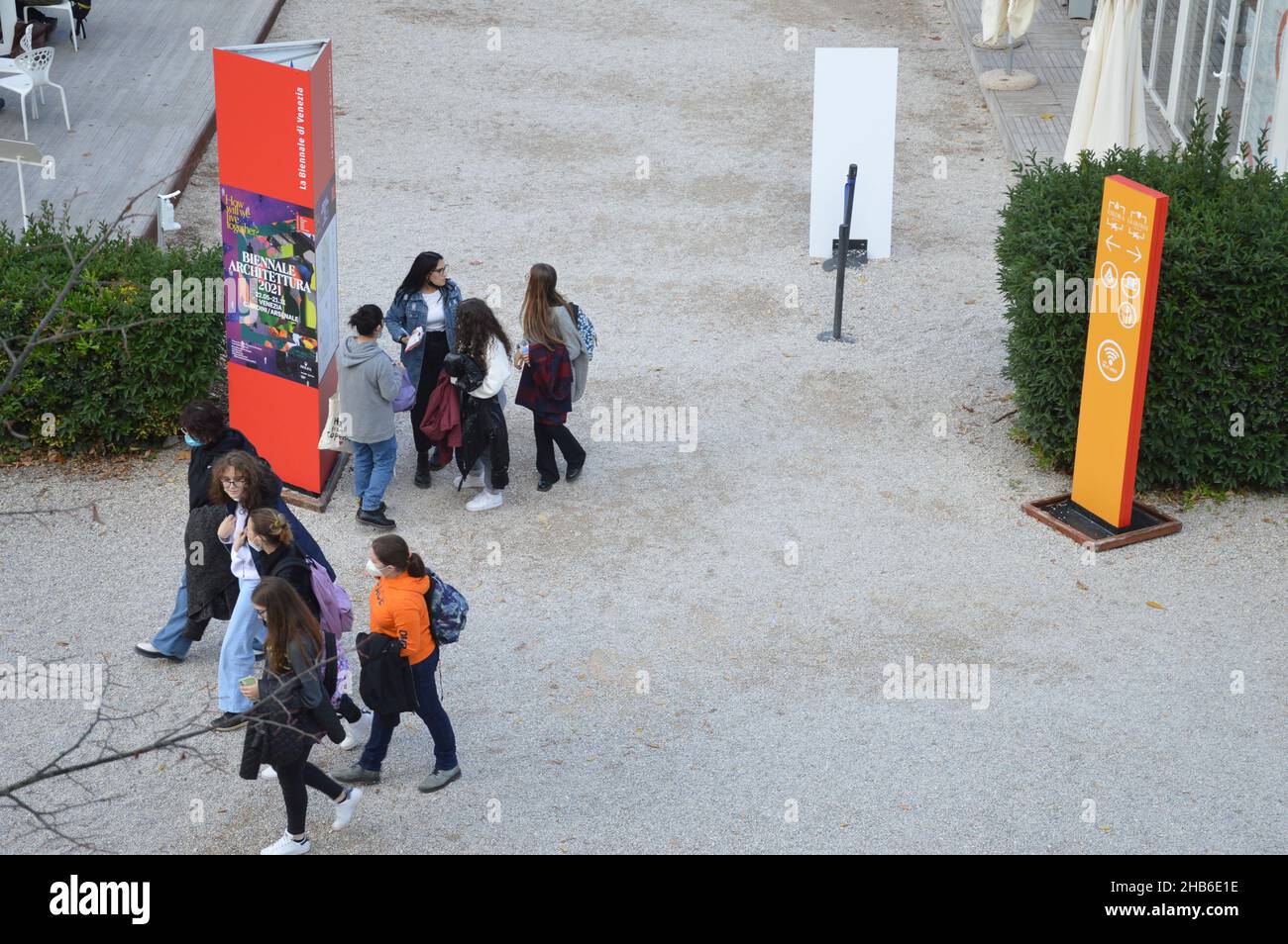 Besucher der Architekturbiennale Venedig 17th in Italien - 9. November 2021. Stockfoto