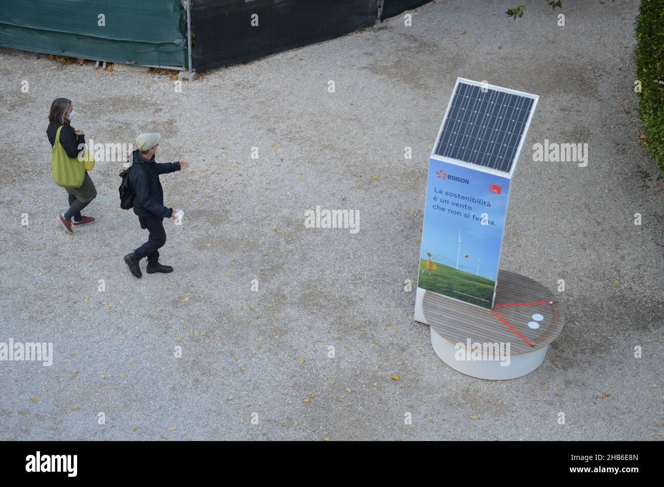 Besucher der Architekturbiennale Venedig 17th in Italien - 9. November 2021. Stockfoto