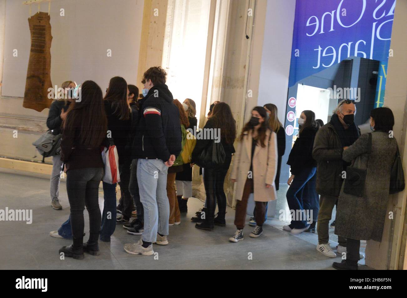 Besucher der Architekturbiennale Venedig 17th in Italien - 9. November 2021. Stockfoto