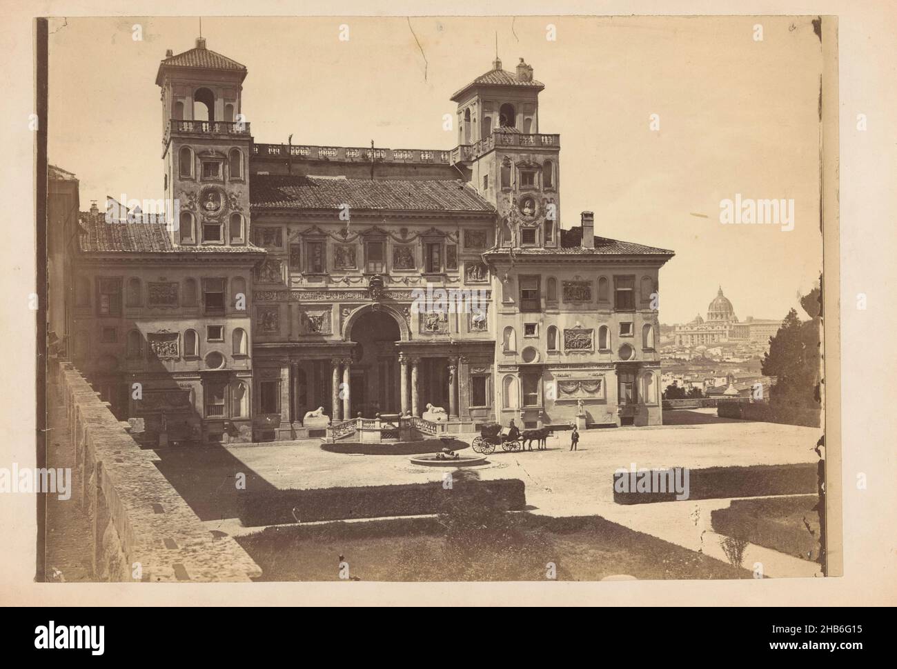 Ansicht der Villa Medici in Rom, Gustave Eugène Chauffourier (zugeschrieben), Rom, c. 1875 - c. 1900, fotografischer Träger, Albumin-Druck, Höhe 280 mm × Breite 400 mm Stockfoto