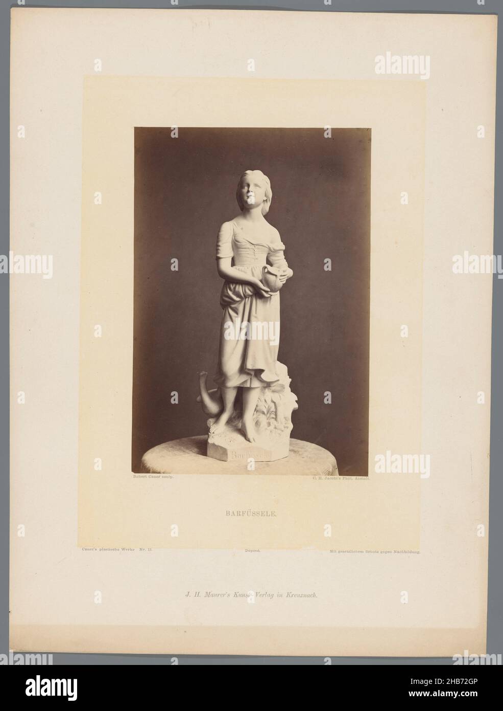 Barfüssele von Robert Cauer, Barfüssele (Titel auf Objekt), Carl Heinrich Jacobi (auf Objekt erwähnt), Verlag: J. H. Maurer (auf Objekt erwähnt), 1850 - 1900, fotografischer Träger, Karton, Albumendruck, Höhe 348 mm × Breite 266 mm Stockfoto