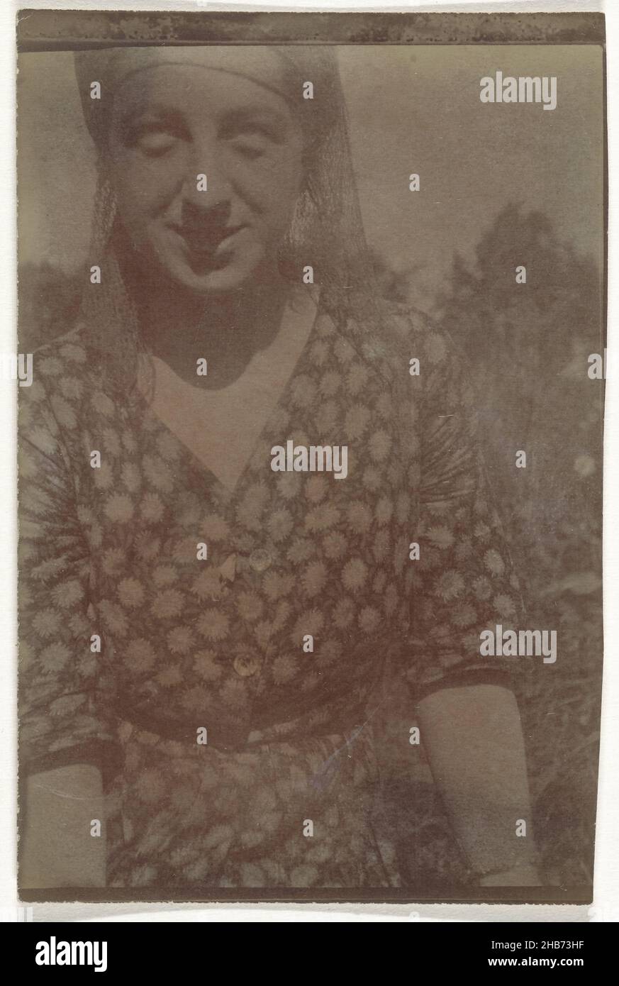 Porträt von Irene mit, anonym, Deutschland (möglicherweise), 1920 - 1937, Barytapapier, Höhe 88 mm × Breite 58 mm Stockfoto